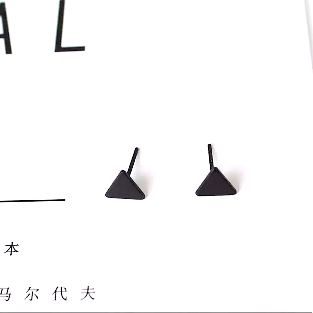 🔴𝟭𝟬/$𝟮𝟱🔴NEW Black Triangle Minimalist Stud Earrings - Picture 7 of 10